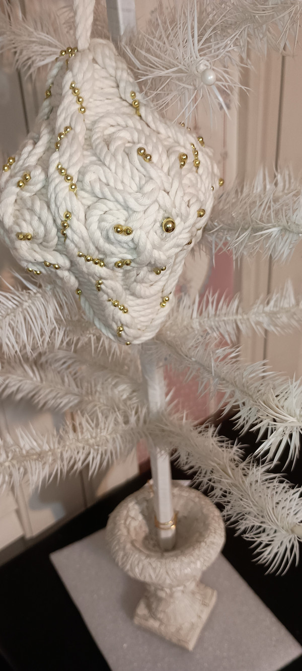 KURT ADLER-2022 MACRAME ONION ORNAMENT-NEW