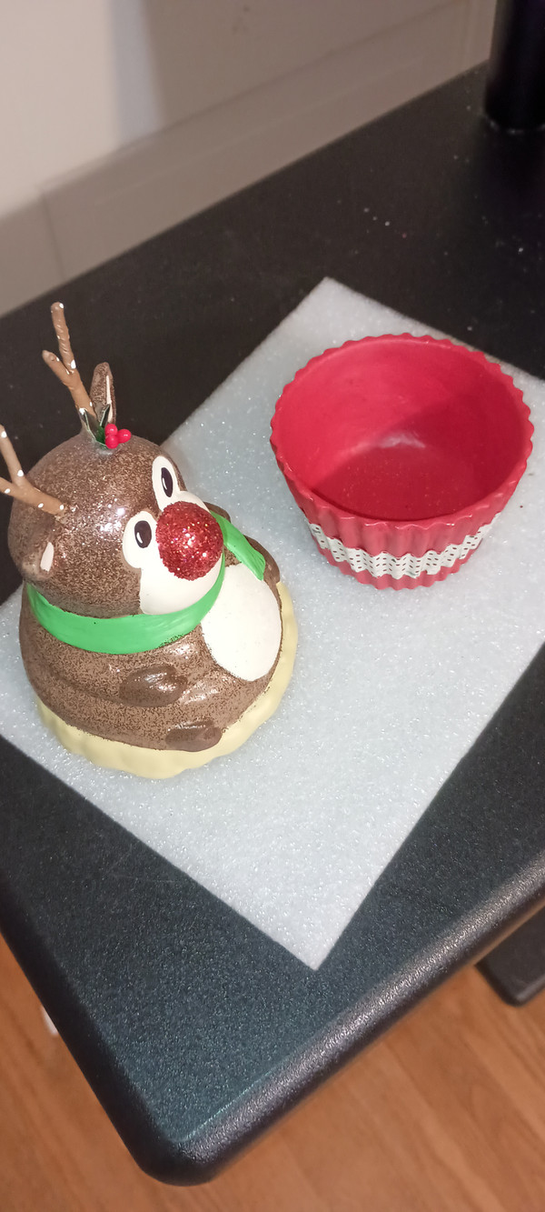 BETHANY LOWE-HOLIDAY RUDOLPH CUPCAKE CONTAINER- NEW 2023