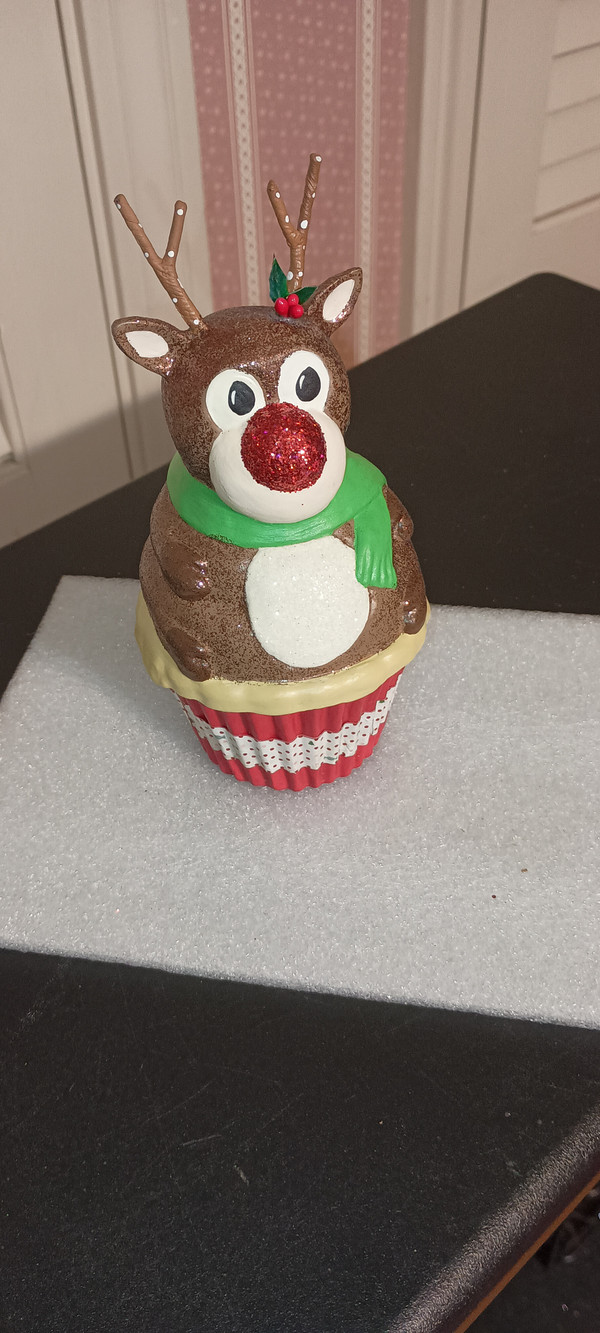 BETHANY LOWE-HOLIDAY RUDOLPH CUPCAKE CONTAINER- NEW 2023