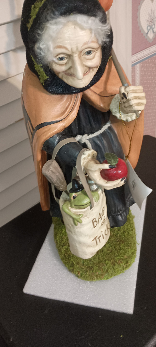 BETHANY LOWE-2025 HALLOWEEN- JUST A WEE BIT WICKED WITCH FIGURINE-NEW