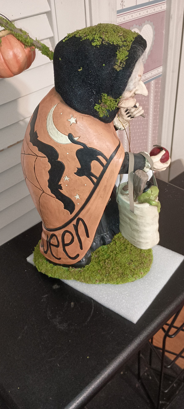 BETHANY LOWE-2025 HALLOWEEN- JUST A WEE BIT WICKED WITCH FIGURINE-NEW