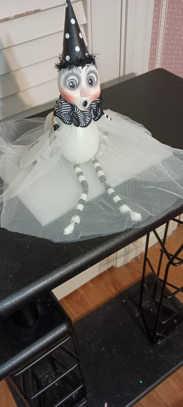 BETHANY LOWE-2025 HALLOWEEN PARTY GHOST SITTER BY LEE ANN KRESS-NEW