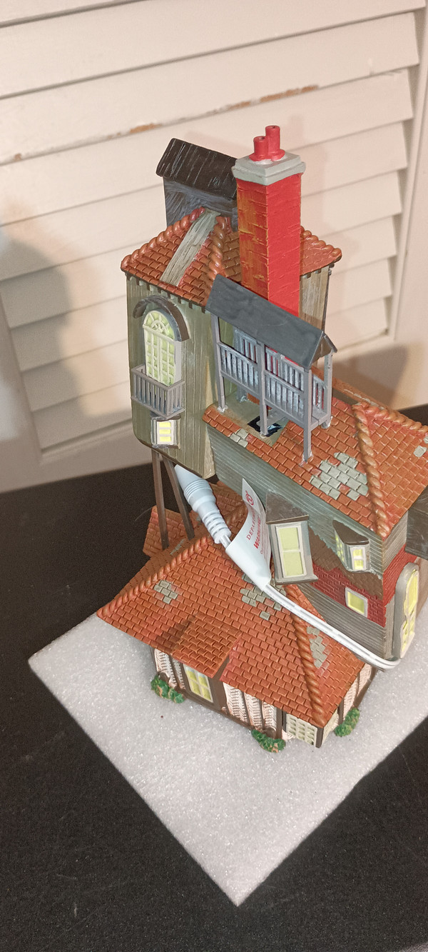 DEPT. 56-HARRY POTTER VILLAGE-2021-THE BURROW-NEW IN BOX