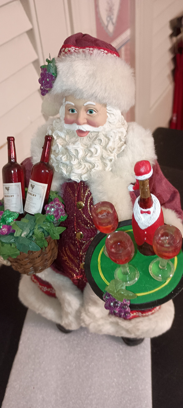 KSA FABRICHE WINE HOLDING SANTA FIGURE-NEW 2021