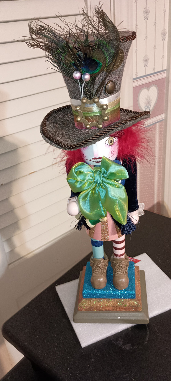 KURT ADLER- 2020 HOLLYWOOD NUTCRACKER-"HATTER" NEW IN BOX