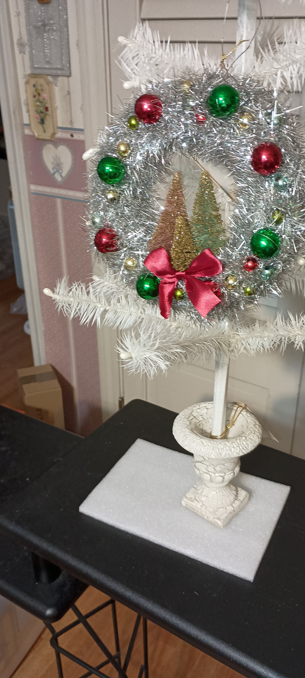 BETHANY LOWE- 2023 SMALL MERRY & BRIGHT TINSEL WREATH- NEW