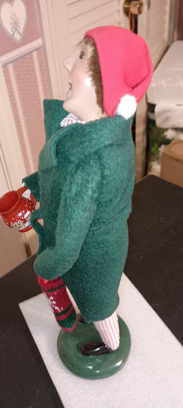BYERS CHOICE CAROLER-STOCKING FAMILY MAN-NEW-2025