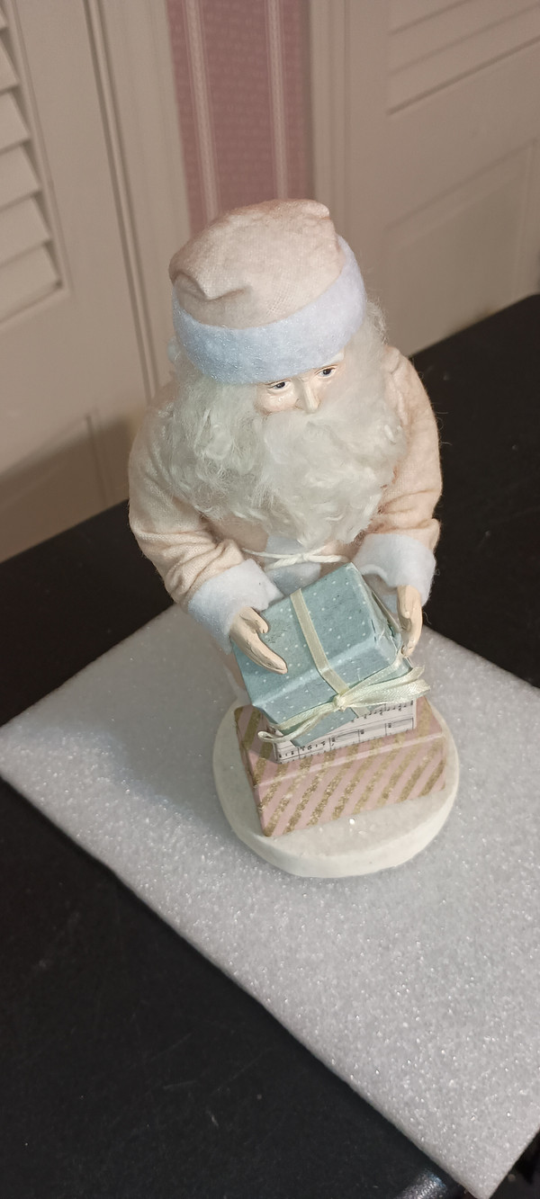 BETHANY LOWE-HOLIDAY-PASTEL PINK SANTA WITH PACKAGE FIGURE-NEW 2023