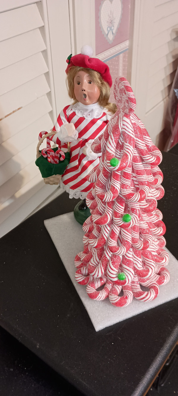 BYERS CHOICE CAROLERS ACCESSORY- RED CANDY CANE TREE-NEW- 2025