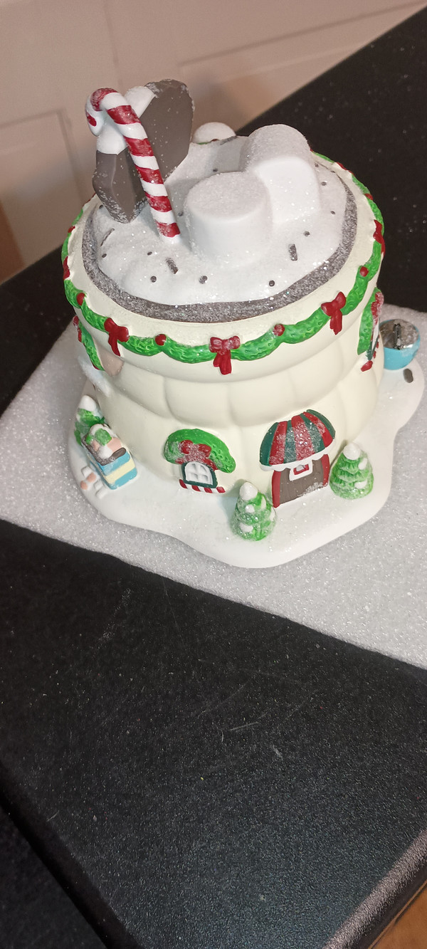 DEPT. 56-NORTH POLE VILLAGE-SANTA'S HOT COCOA CAFE-NEW IN BOX