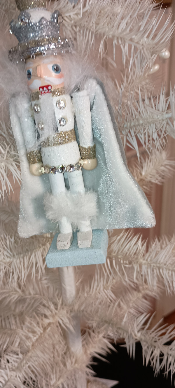 KURT ADLER-HOLLYWOOD WHITE & SILVER KING NUTCRACKER ORNAMENT-WITH SWAROVSKI ELEMENTS-NEW IN BOX