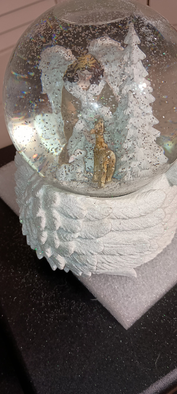 ROMAN-MUSICAL LED GLITTERDOME-ANGEL EITH DEER-2022-NEW IN BOX