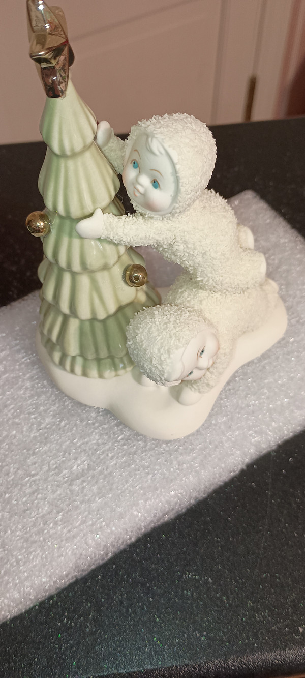 SNOWBABY-2021-GREEN FROSTY FROLICK COLLECTION-IT'S A REACH TO THE TOP-NEW IN BOX.