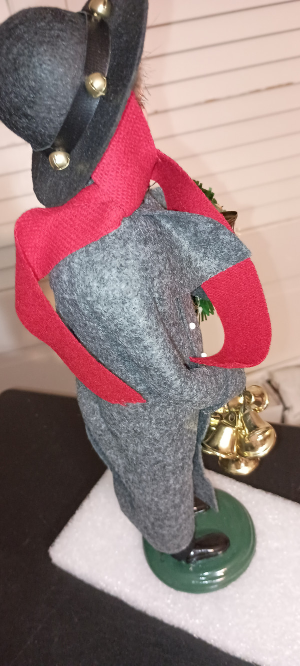 BYERS CHOICE 2024 CAROLER-MAN WITH BELLS-NEW