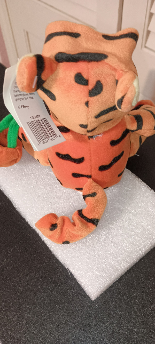 WALT DISNEY WORLD-2001 HALLOWEEN BEAN BAG PLUSH-WINNIE THE POOH DRESSED AS TIGGER-NEW WITH TAGS