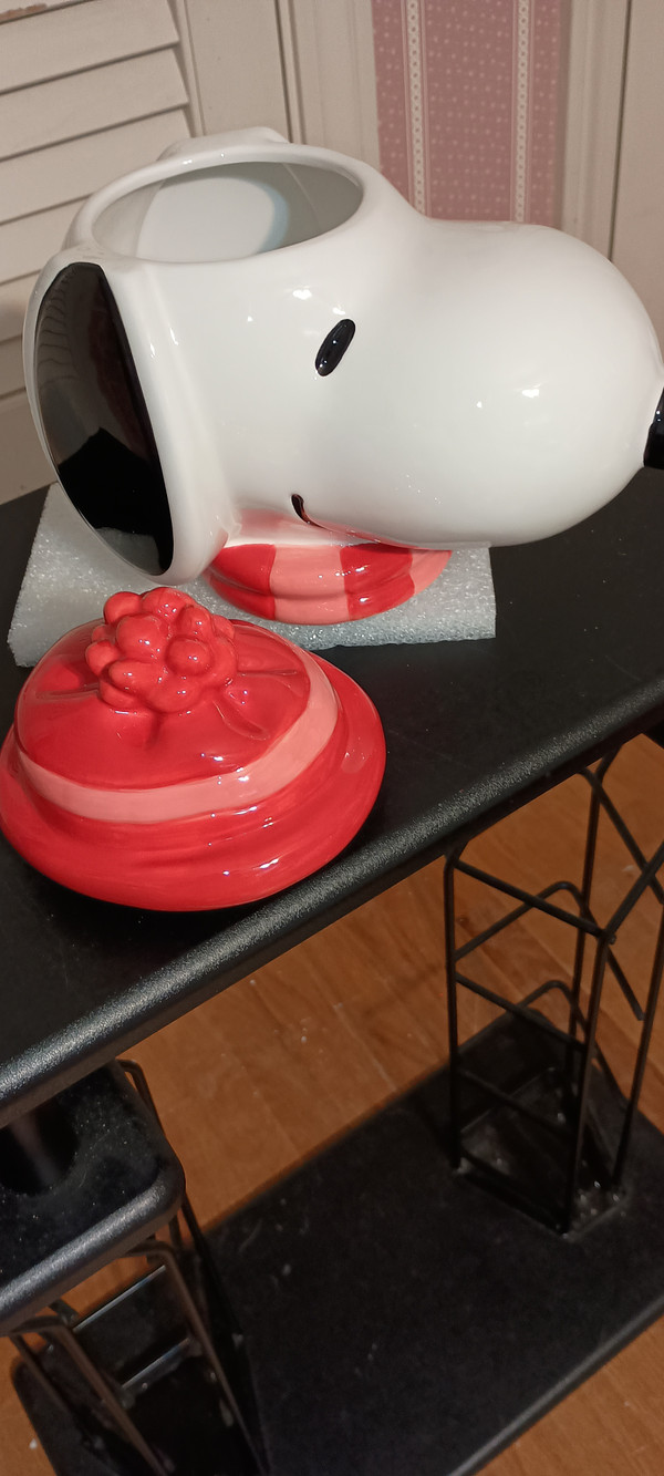 PEANUTS 2022 SNOOPY COOKIE JAR -NEW