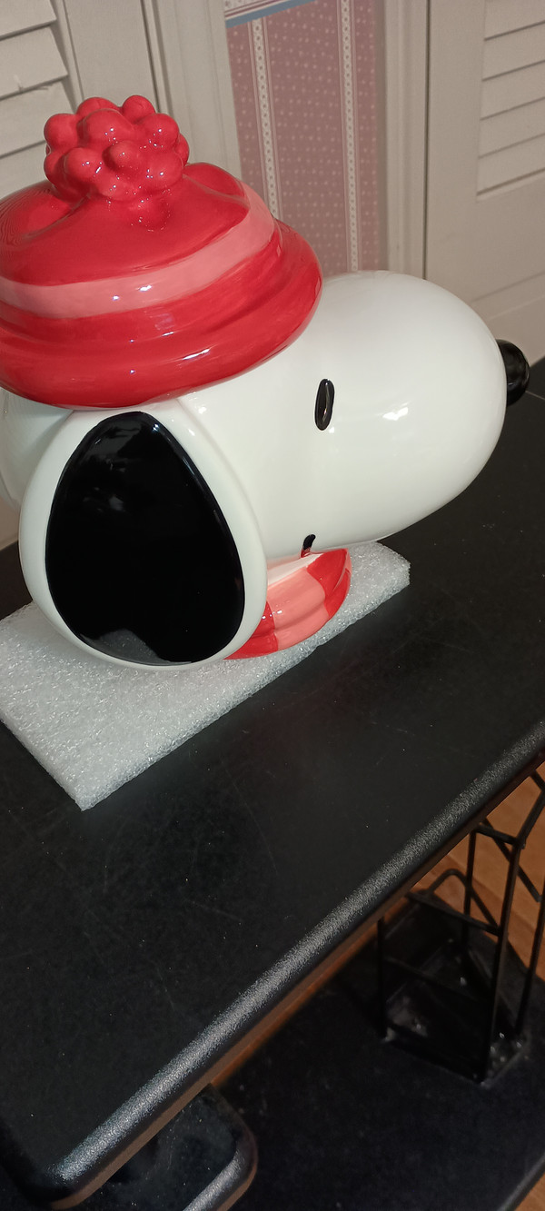 PEANUTS 2022 SNOOPY COOKIE JAR -NEW