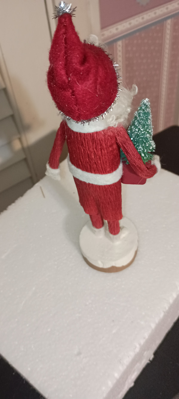 BETHAY LOWE-HOLIDAY SWEET SANTA HOLDING TREE FIGURINE-NEW