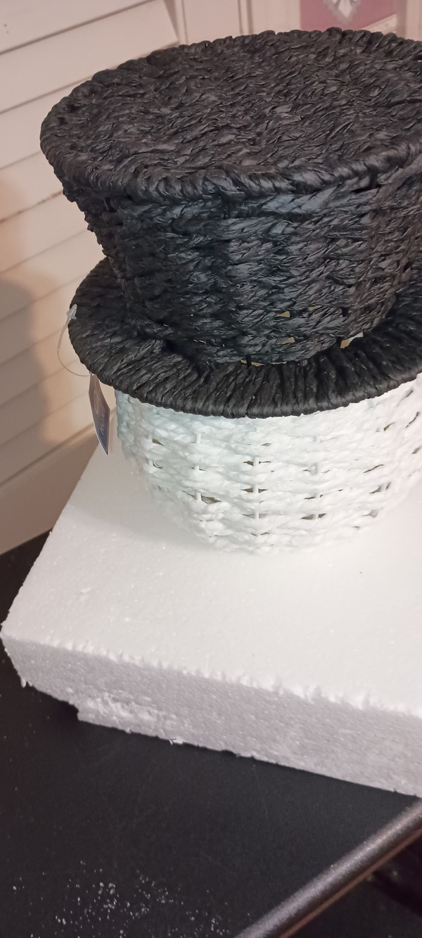 C&F HOME HOLIDAY COLLECTION- SNOWMAN HAND WOVEN BASKET-NEW-2025