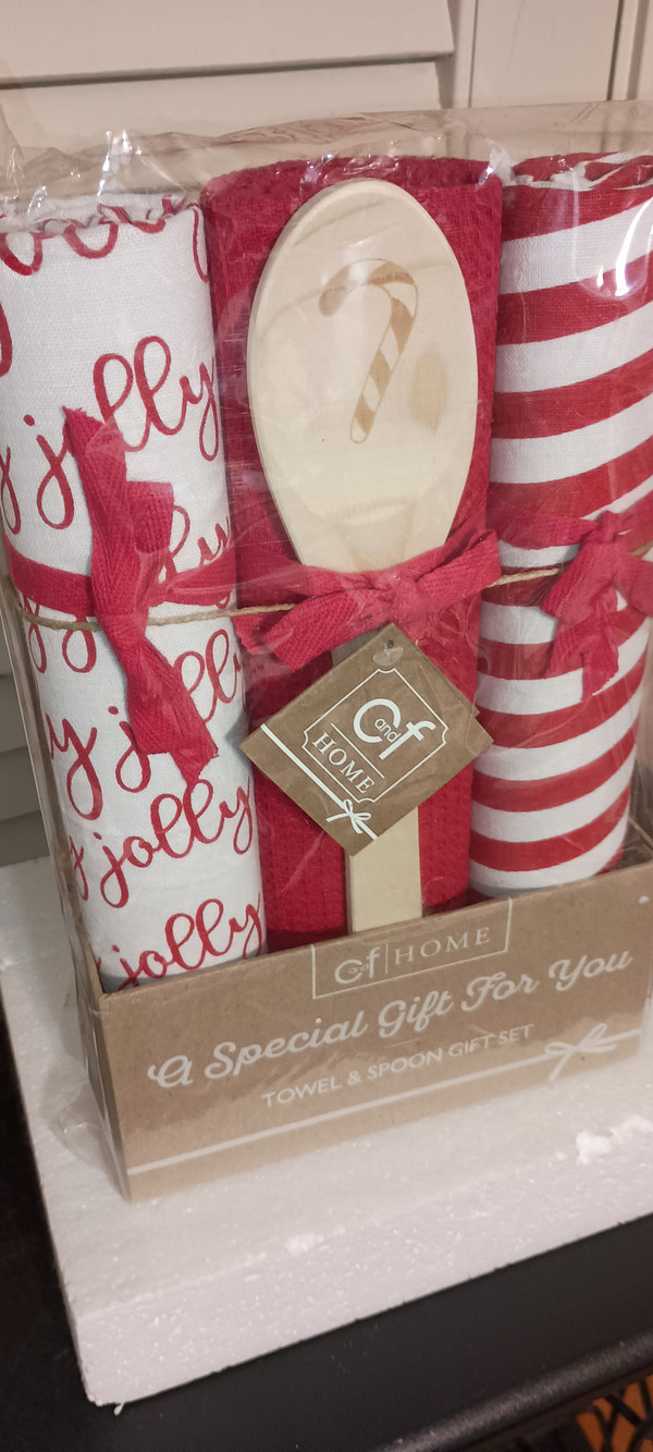 C&F HOME GIFT SET-JOLLY CANDY CANE KITCHEN TOWELS & SPOON. NEW IN BOX