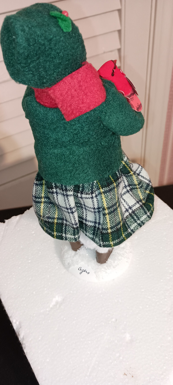 BYERS CHOICE CAROLER-2022-GIRL WITH CARDINALS-NEW
