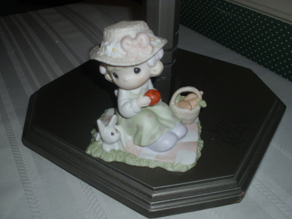 PRECIOUS MOMENTS PORCELAIN FIGURINE EVENT PIECE-WE'RE SO HOPPY YOU'R HERE