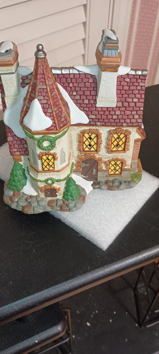DEPT. 56 DICKENS VILLAGE PORCELAIN BUILDING WITH LIGHT CORD-VICTORIAN GRANGE HOUSE