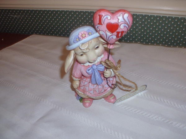JIM SHORE-2015 HEARTWOOD CREEK ANNUAL LOVE BUNNY FIGURINE-"LOVE IS IN THE AIR-NEW IN BOX