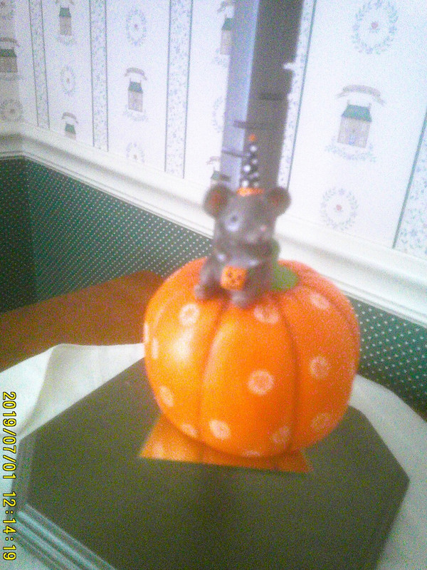 BETHANY LOWE HALLOWEEN -2023 -MOUSE ON PUMPKIN FIGURINE.