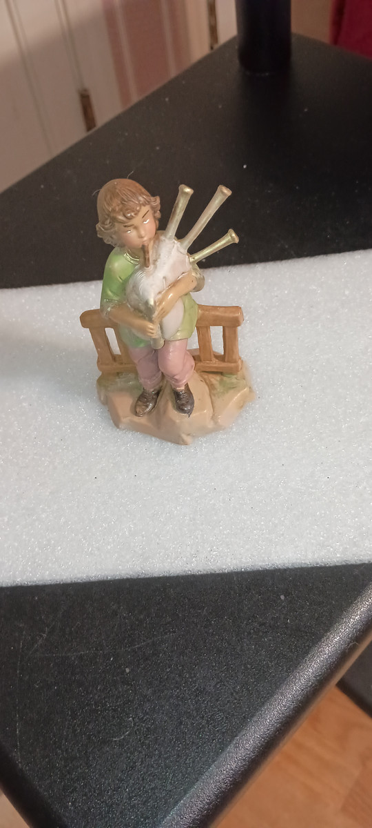 FONTANINI- 5" COLLECTION-JONAS-BOY BAGPIPER-NEW IN BOX