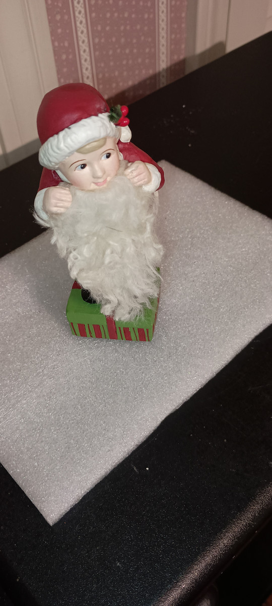 BETHANY LOWE-2022 LEO'S SANTA DRESS-UP FIGURINE-NEW