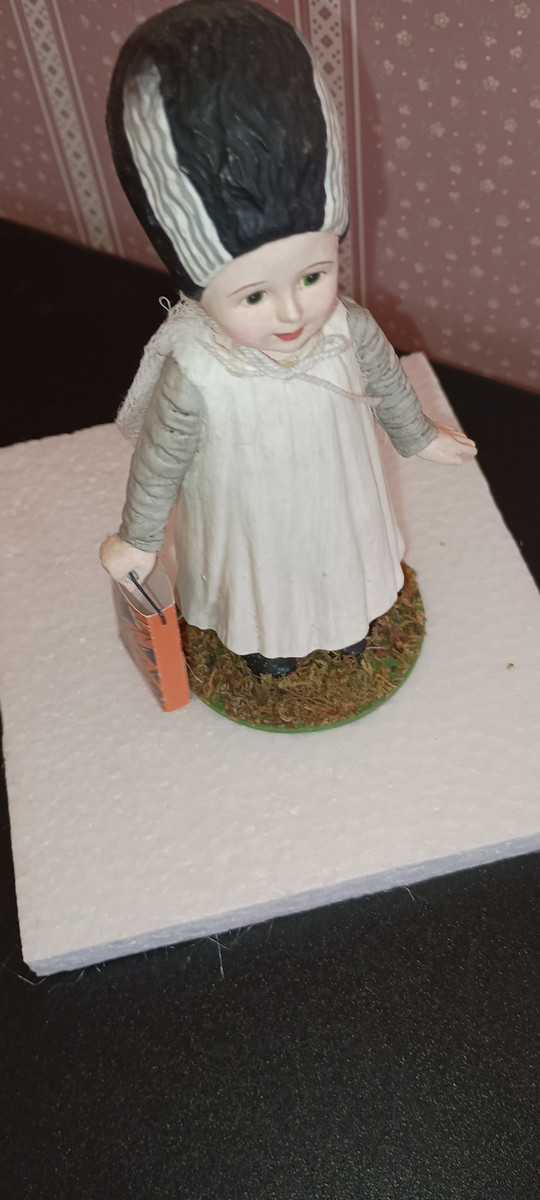 BETHANY LOWE-HALLOWEEN FIGURINE- FRIEDASTEIN LUCY-NEW