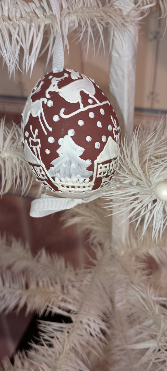 PETER PRIESS AUSTRIAN EGGSHELL FLOCKED ORNAMENT- UP ON THE ROOFTOP-NEW