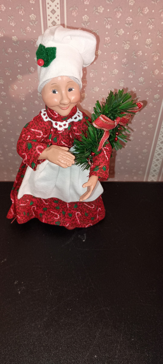 BYERS CHOICE 2023-KINDLE-BAKING MRS. CLAUS-NEW IN PACKAGE