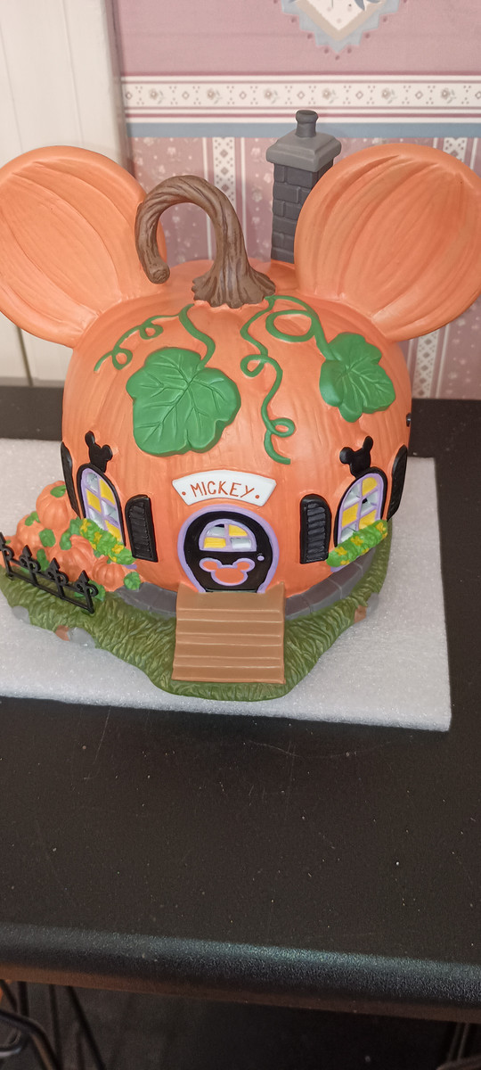 DEPT.56- HALLOWEEN DISNEY VILLAGE HOUSE- MICKEY'S PUMPKIN TOWN HOUSE-NEW IN BOX