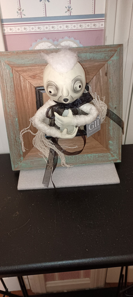 GALLERIE II- HALLOWEEN-MORPHEUS GHOST ON FRAME.NEW 2021