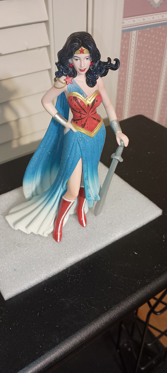 ENESCO-D.C. COMICS-8"H-WONDER WOMAN-2020-NEW IN BOX
