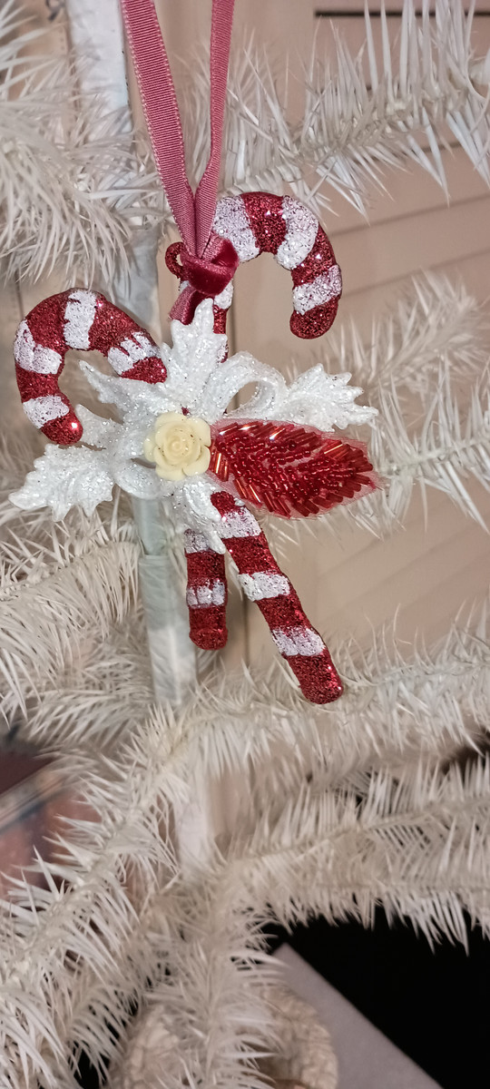 KURT ADLER CANDY CANE RED & WHITE ORNAMENT-NEW