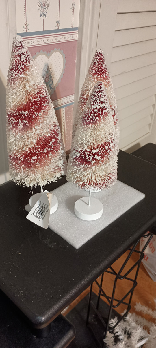 BETHANY LOWE HOLIDAY GLITTERED CANDY CANE BOTTLE BRUSH TREES-SET/3-NEW