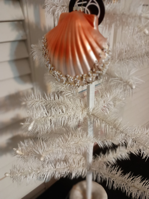 DEPT 56.-2019 COAST-TO COAST GLASS ORNAMENT-PACIFIC GOLD SCALLOP SHELL-NEW