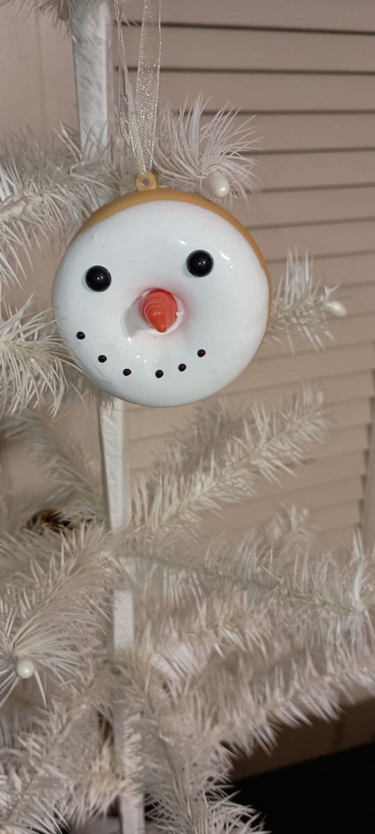 KURT ADLER-2025 DECORATED CHRISTMAS DONUT ORNAMENT- SNOWMAN-AS SHOWN