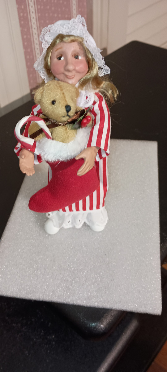 BYERS CHOICE CAROLER -2025-TODDLER GIRL IN PAJAMAS-NEW