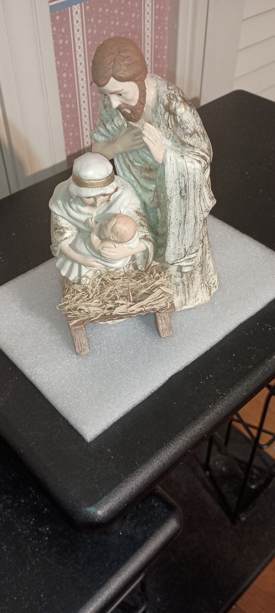 BETHANY LOWE- 2023 HOLIDAY- MARY JOSEPH & CHRIST CHILD FIGURE-NEW