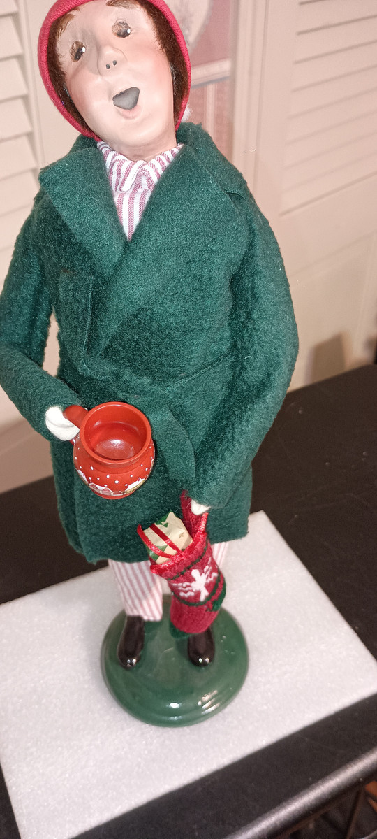BYERS CHOICE CAROLER-STOCKING FAMILY MAN-NEW-2025