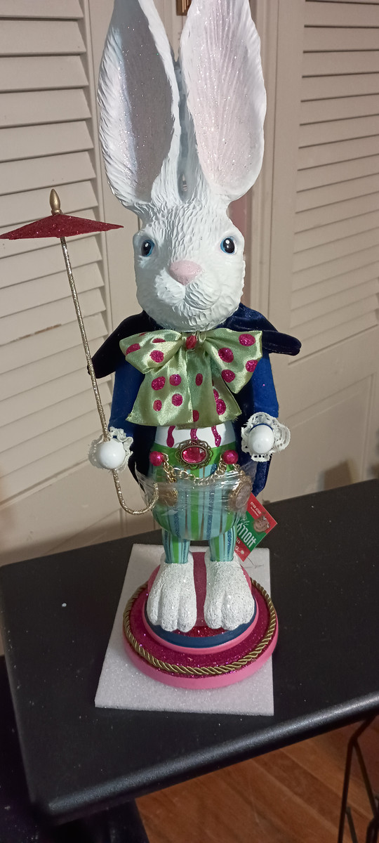 KURT ADLER-WHITE RABBIT NUTCRACKER-NEW IN BOX