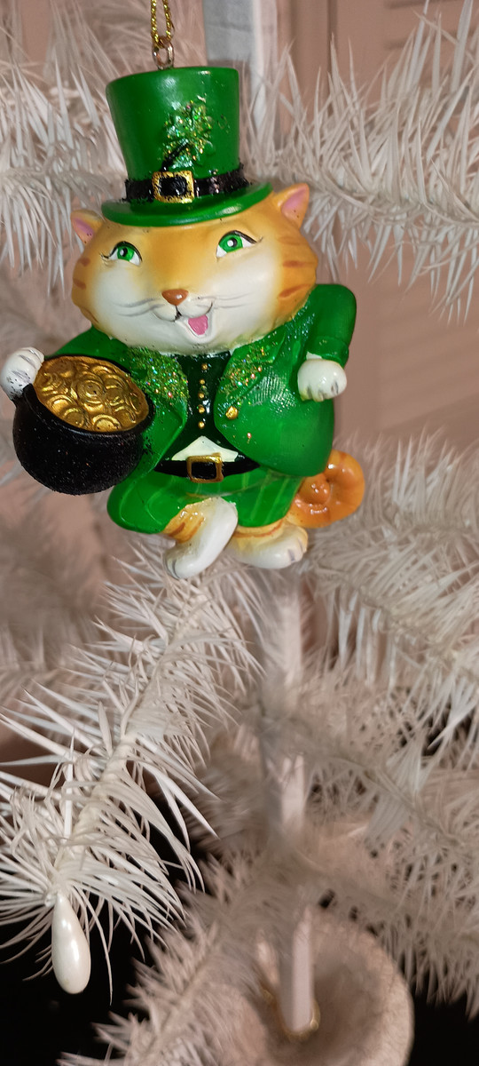 KURT ADLER-2025 IRISH CAT ORNAMENT-NEW