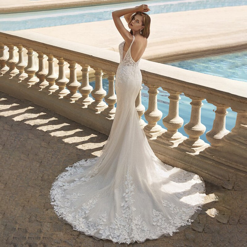 Dainty Spaghetti Straps Wedding Dress Highlight Lace Embellished Sweetheart Neck Voluminous Sparkling Tulle Ball Gown