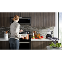 Four à micro-ondes à hotte intégrée et profil bas - 900 watts - 30 po KitchenAid® YKMLS311HBS