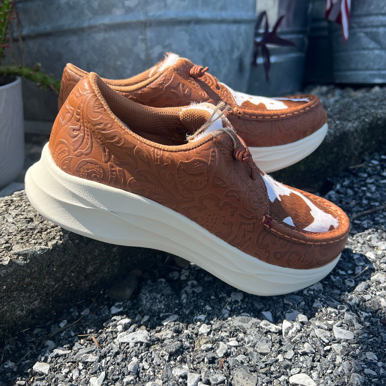 Twisted X Women's Floral Embossed Cowhide Ultralite Shoe