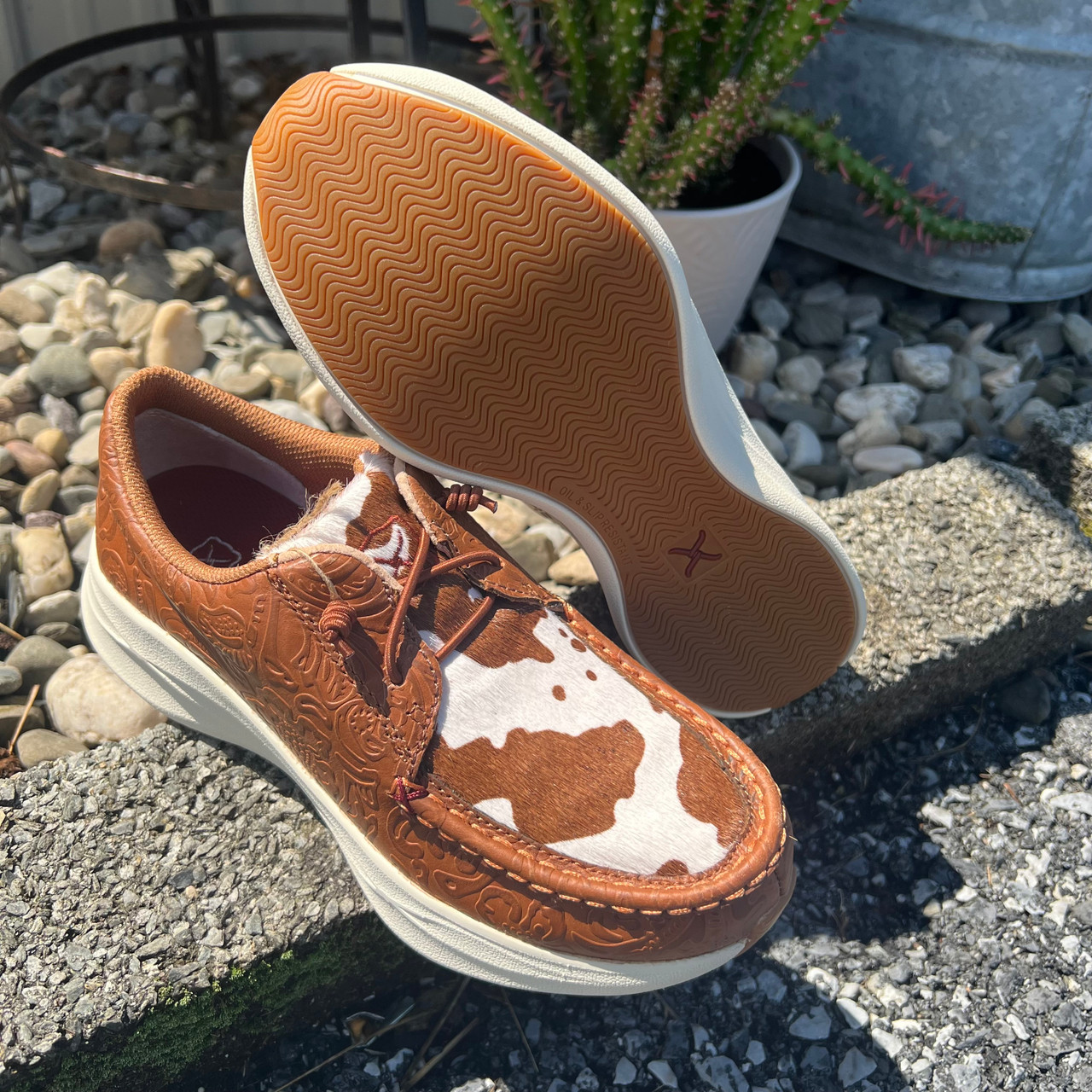 Twisted X Women's Floral Embossed Cowhide Ultralite Shoe